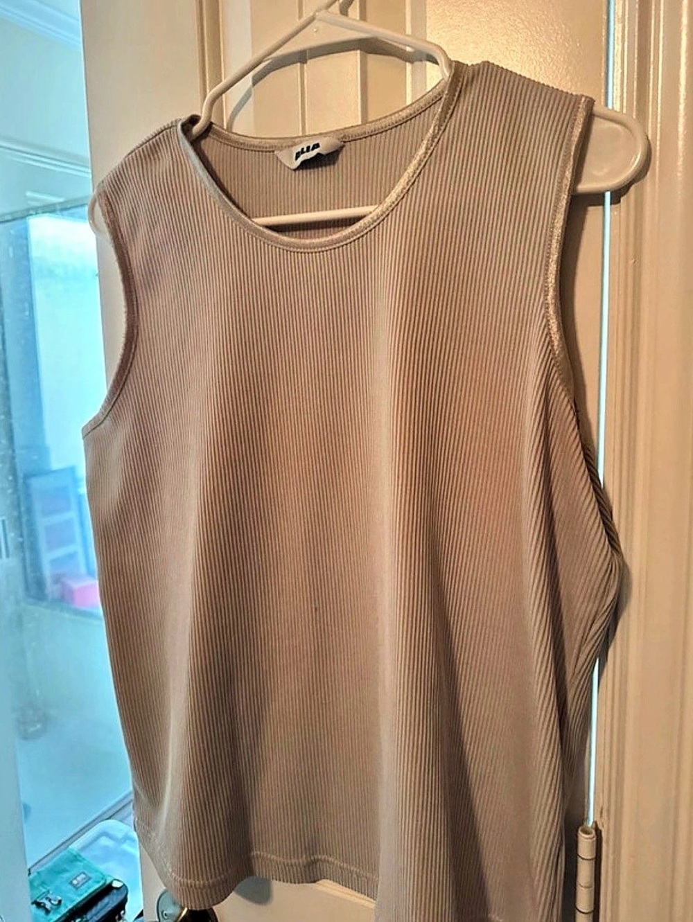 Alia Off-White Pleated Sleeveless Top – Shimmer Trim – Women's Large – Worn Twic